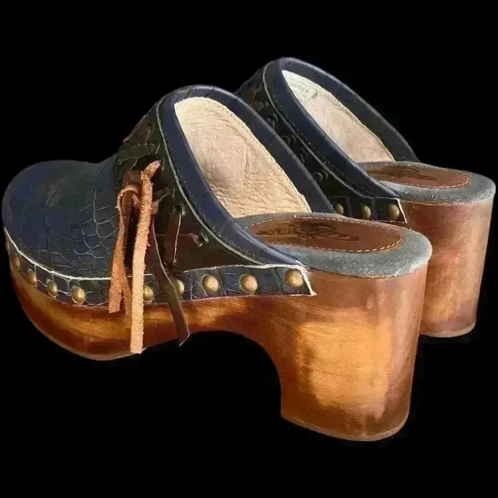 Freebird by Steven Woodstock Women's Sz 9 navy leather nail embellishments - Picture 3 of 14